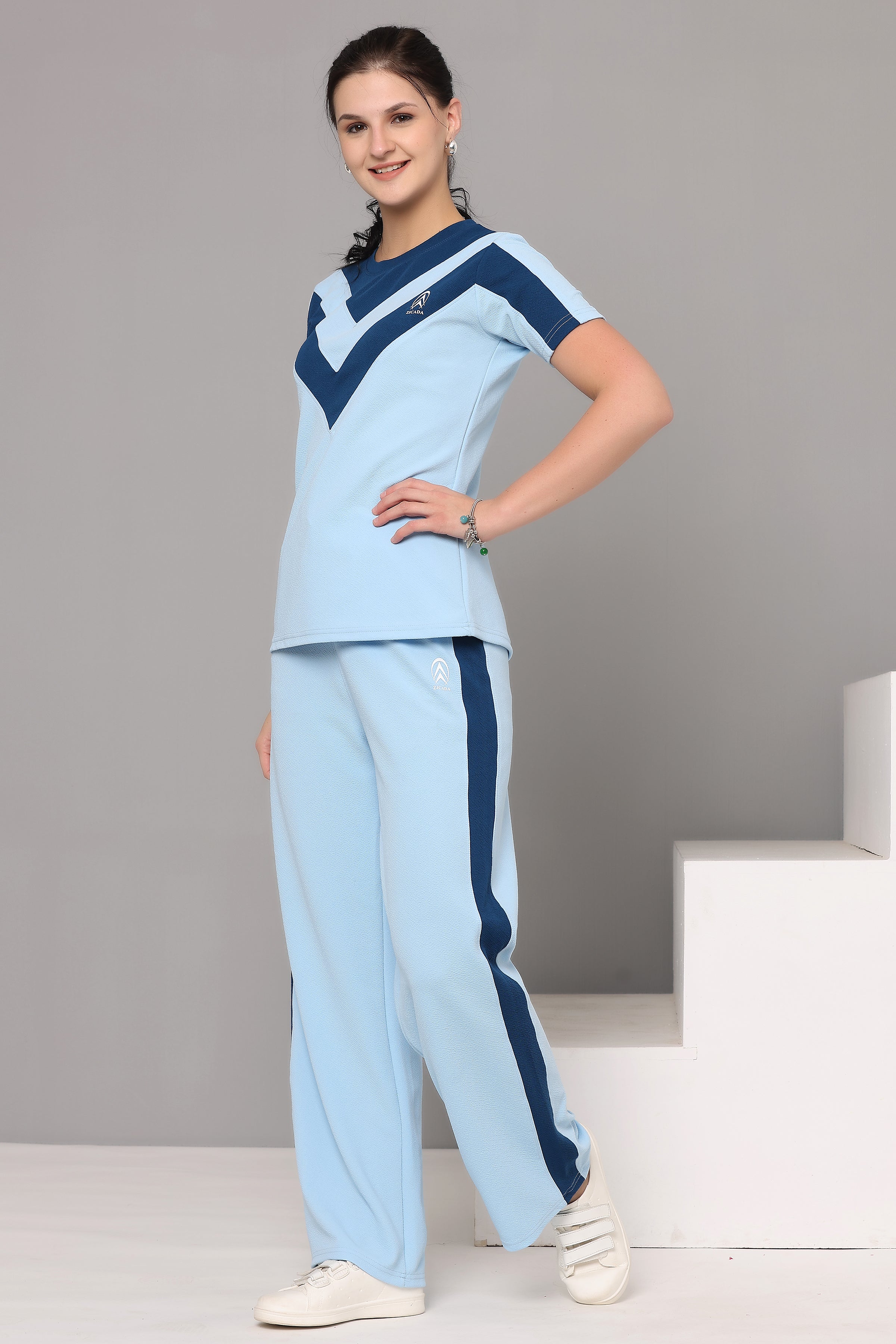 Women’s Tracksuit Set | Stylish Two Piece Tracksuit with Colorblock Top & Jogger Pants | Ideal for Sports, Gym & Casual Outfits