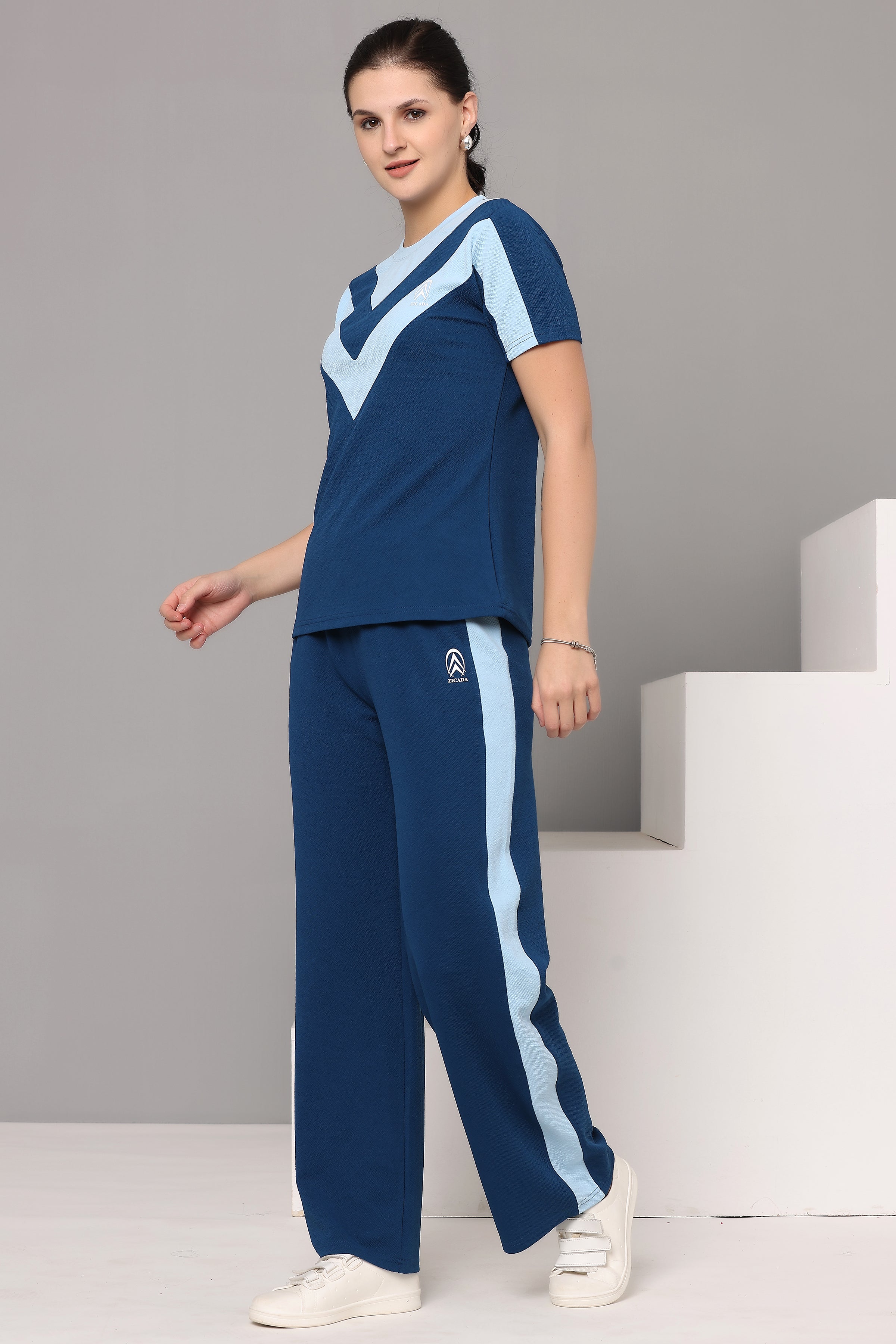 Women’s Tracksuit Set | Stylish Two Piece Tracksuit with Colorblock Top & Jogger Pants | Ideal for Sports, Gym & Casual Outfits