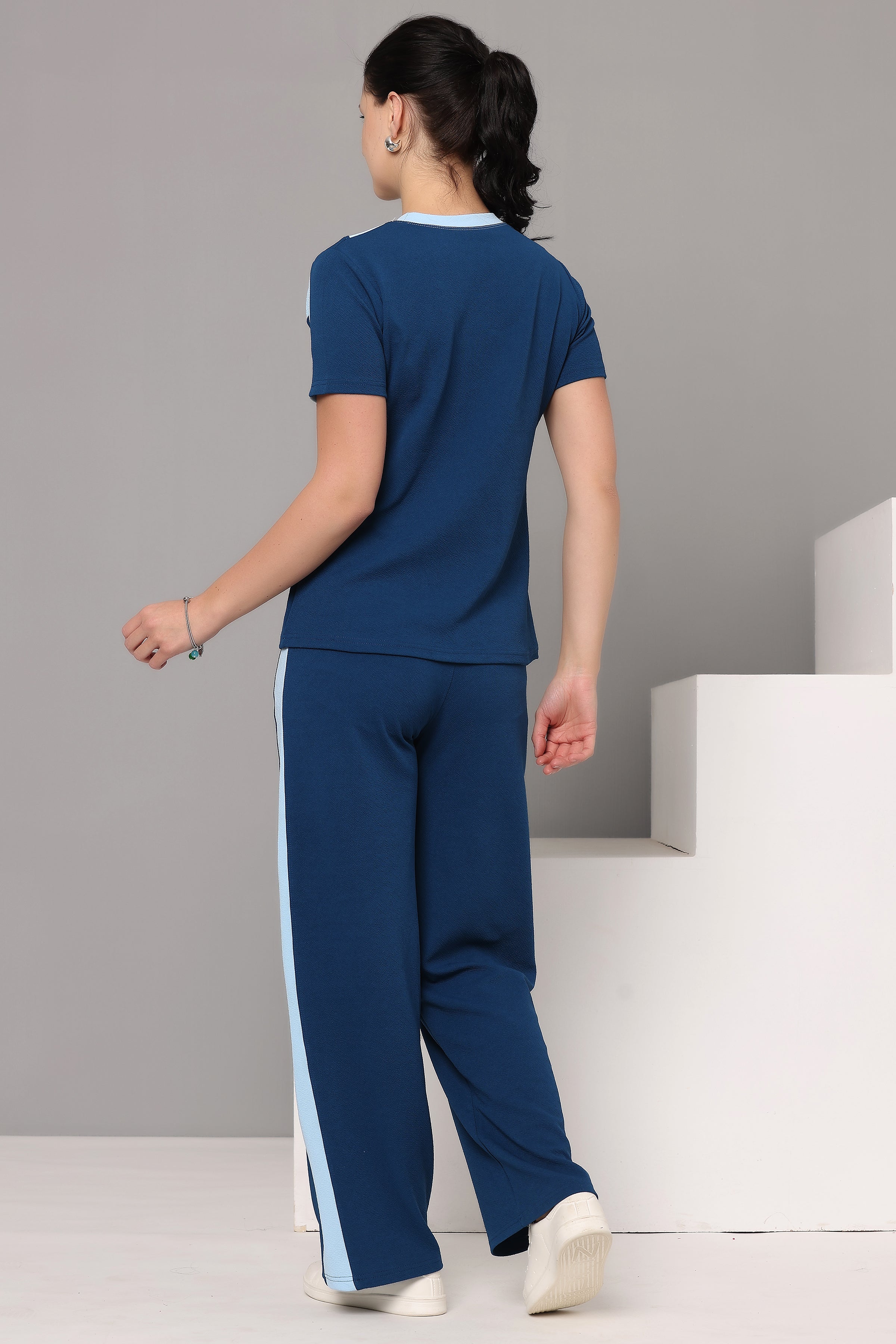 Women’s Tracksuit Set | Stylish Two Piece Tracksuit with Colorblock Top & Jogger Pants | Ideal for Sports, Gym & Casual Outfits