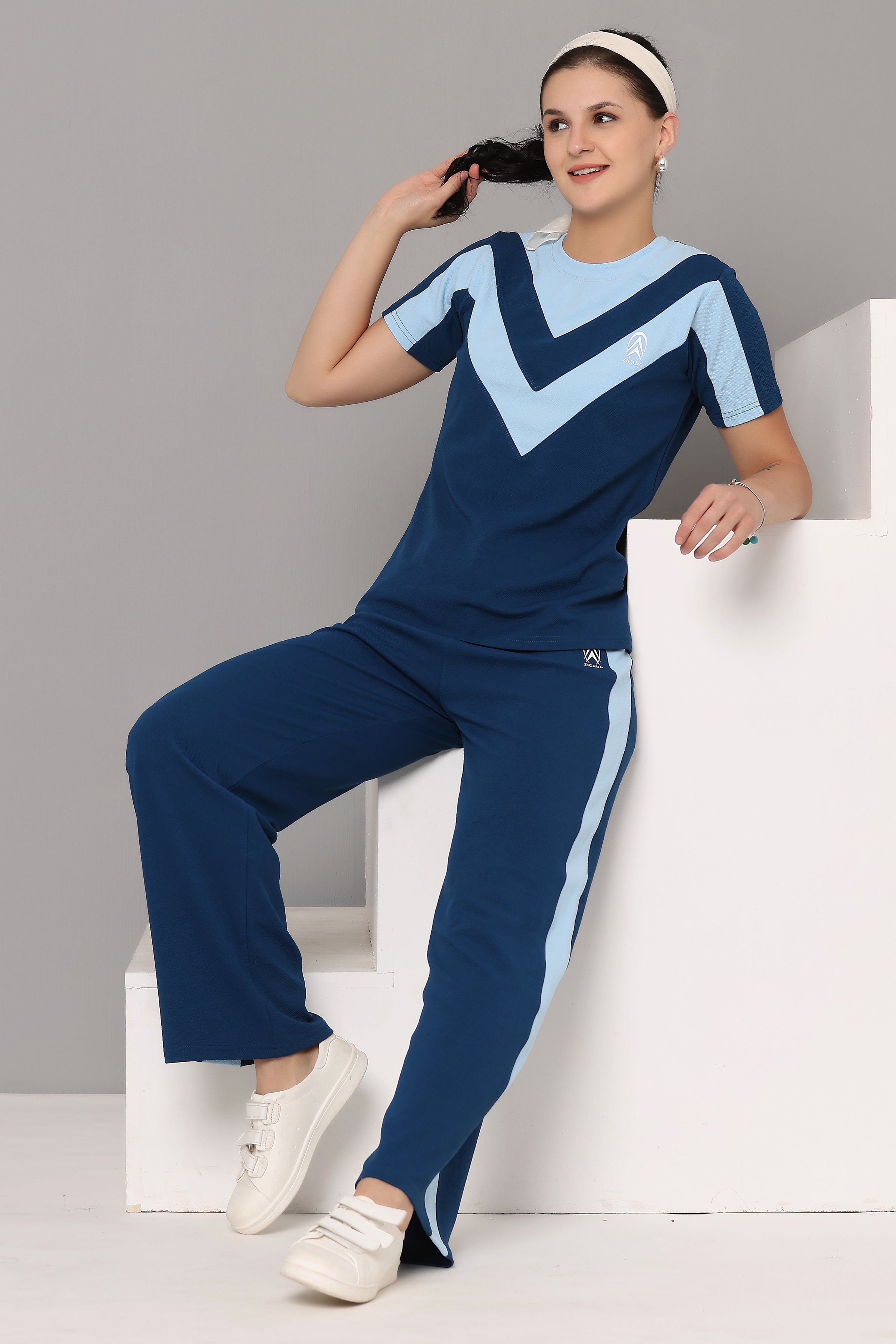 Women’s Tracksuit Set | Stylish Two Piece Tracksuit with Colorblock Top & Jogger Pants | Ideal for Sports, Gym & Casual Outfits