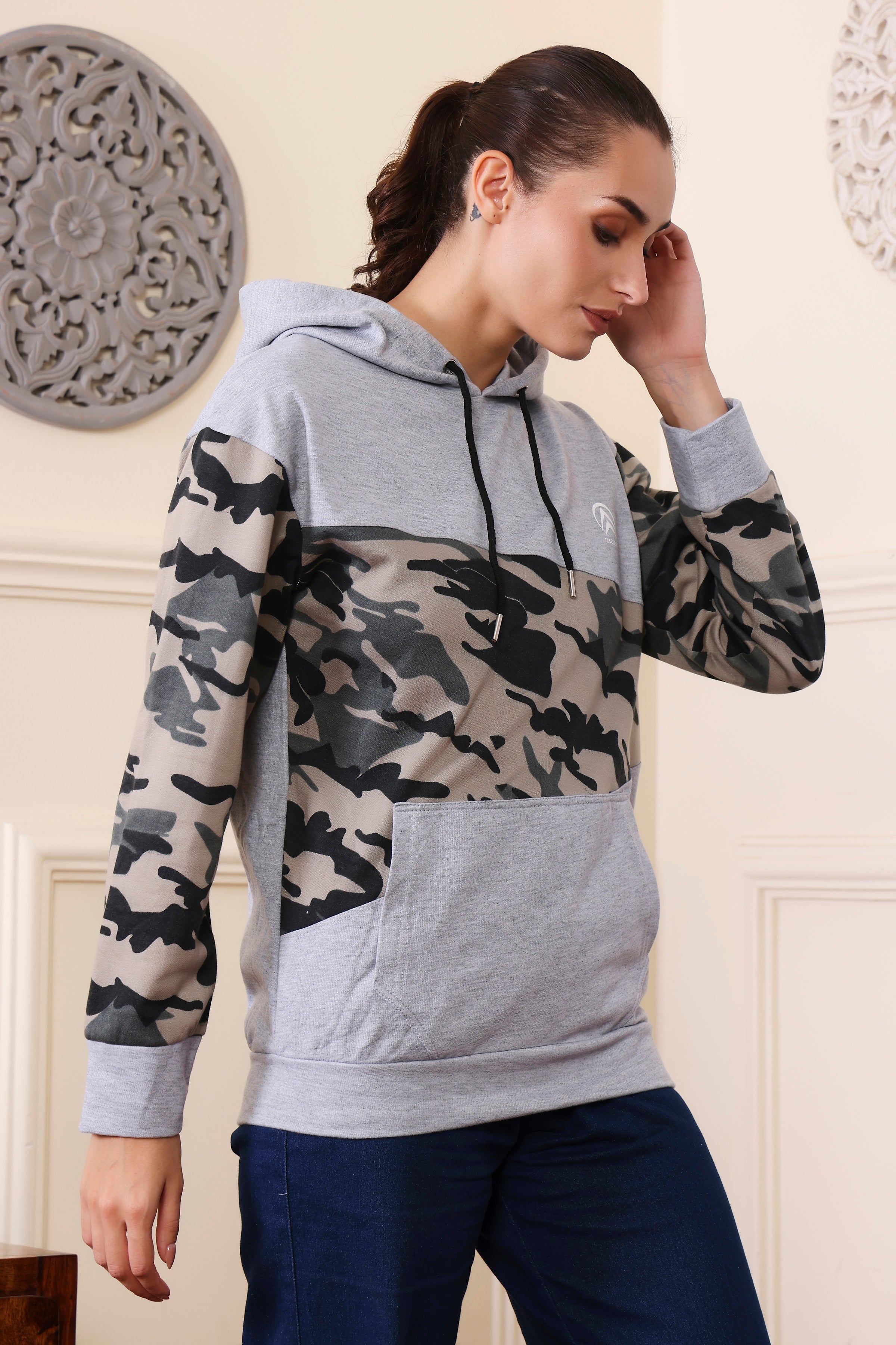Women's Sweatshirts Cotton Regular Fit Hooded Neck with Hoodies, Womens Casual Hoodies Fleece Material Long Sleeves Solid Sweatshirt with Pockets, Oversized Hoodies
