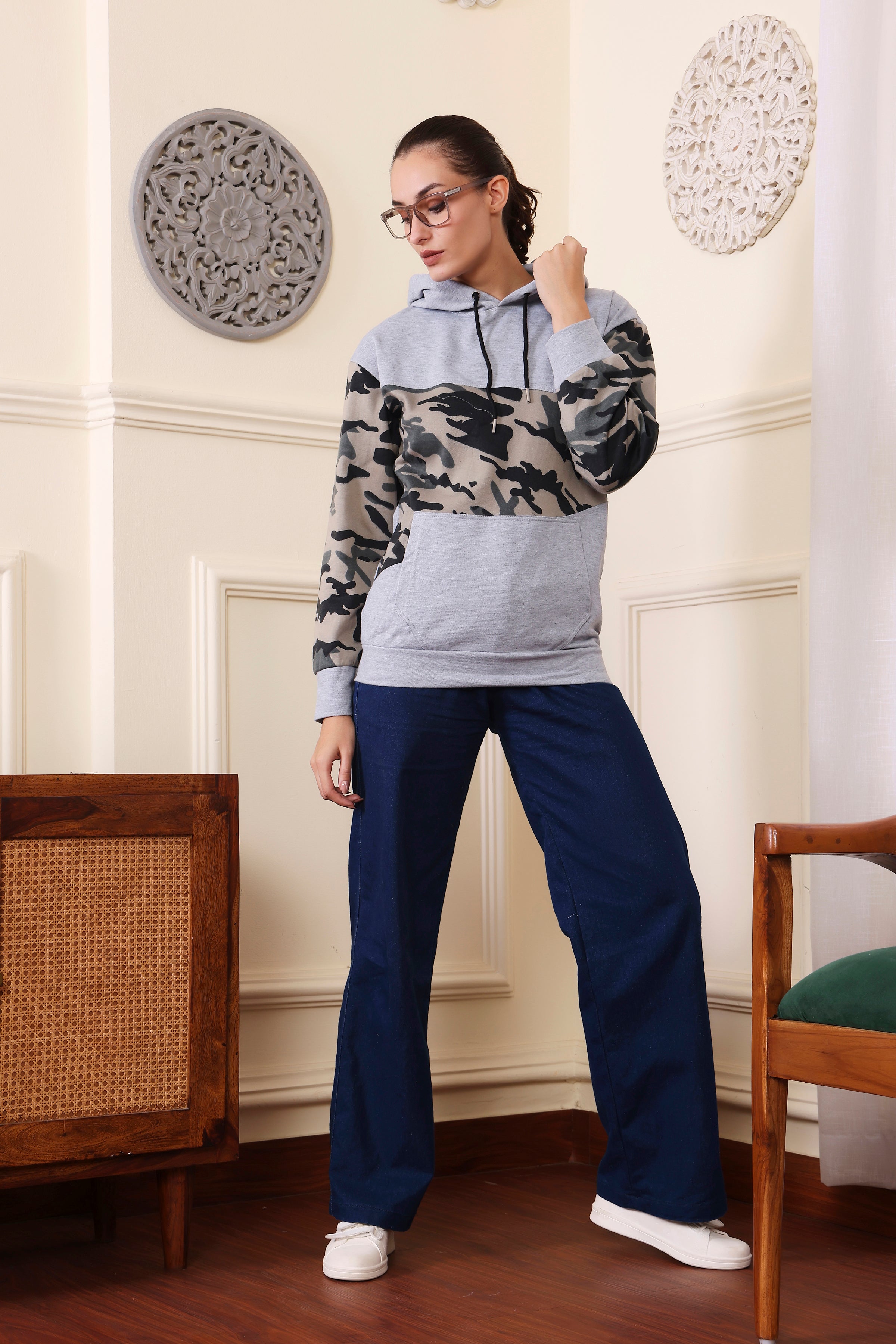 Women's Sweatshirts Cotton Regular Fit Hooded Neck with Hoodies, Womens Casual Hoodies Fleece Material Long Sleeves Solid Sweatshirt with Pockets, Oversized Hoodies