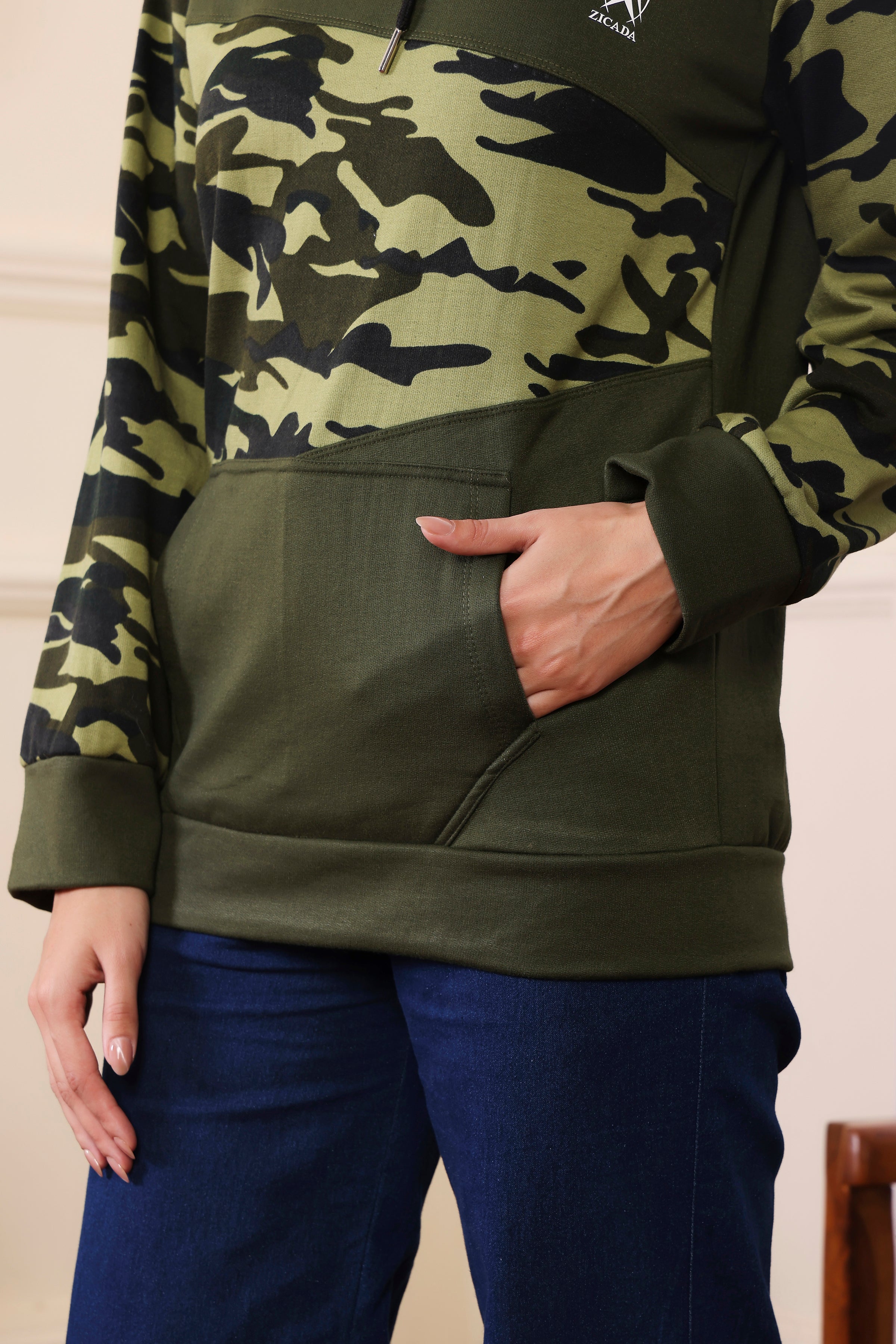 Women's Sweatshirts Cotton Regular Fit Hooded Neck with Hoodies, Womens Casual Hoodies Fleece Material Long Sleeves Solid Sweatshirt with Pockets, Oversized Hoodies