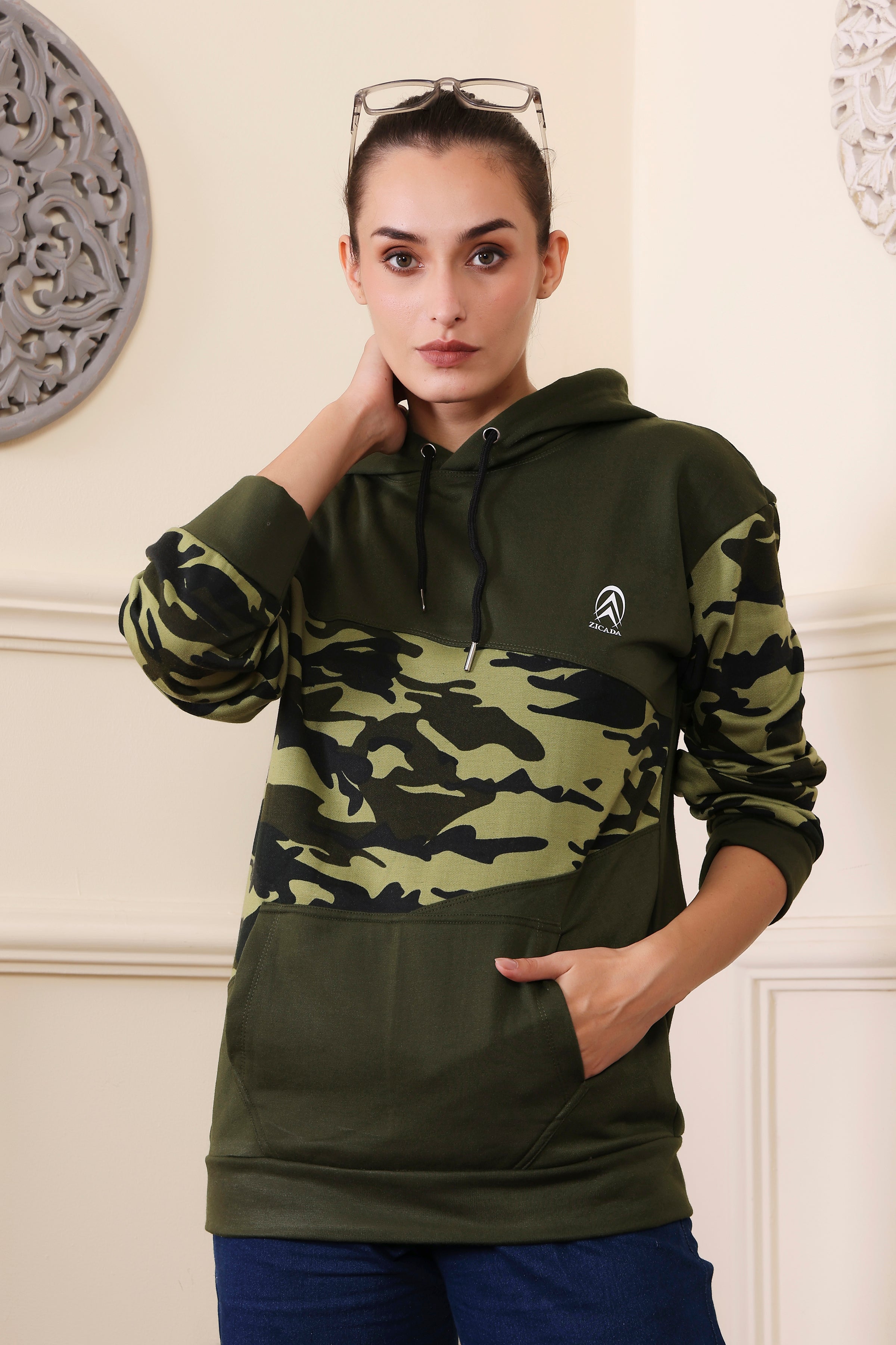 Women's Sweatshirts Cotton Regular Fit Hooded Neck with Hoodies, Womens Casual Hoodies Fleece Material Long Sleeves Solid Sweatshirt with Pockets, Oversized Hoodies