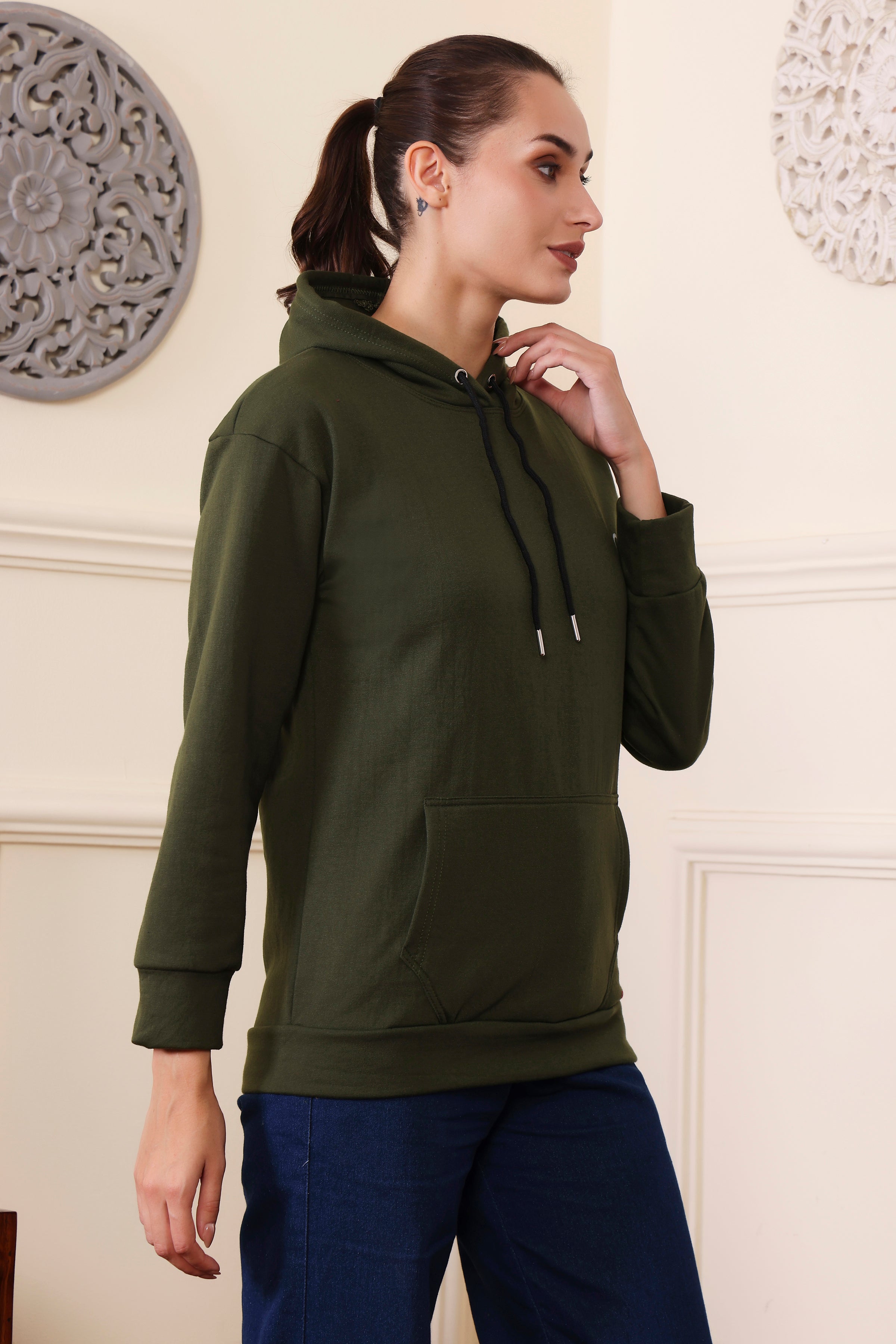 Women's Sweatshirts Cotton Regular Fit Hooded Neck with Hoodies, Womens Casual Hoodies Fleece Material Long Sleeves Solid Sweatshirt with Pockets, Oversized Hoodies