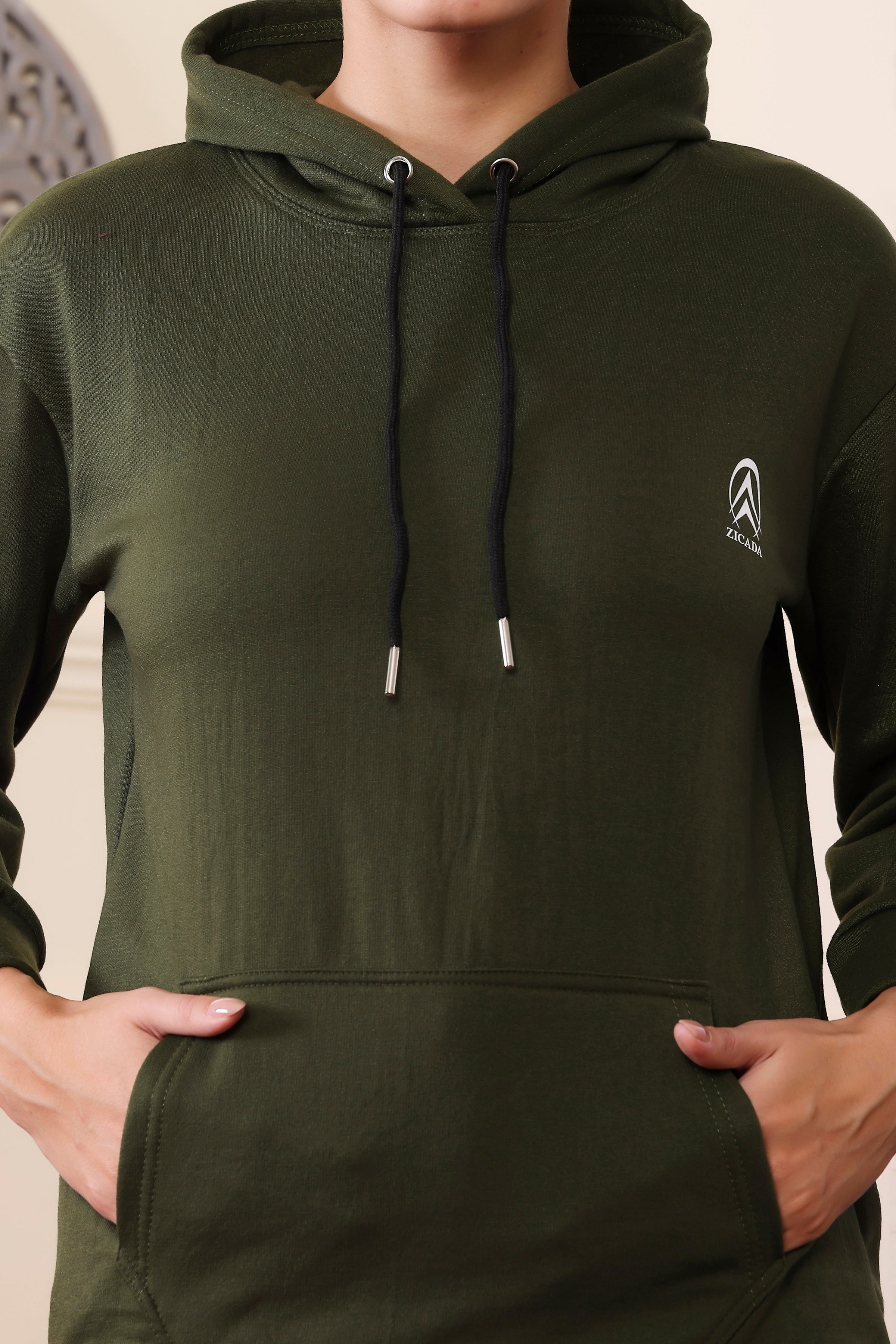 Women's Sweatshirts Cotton Regular Fit Hooded Neck with Hoodies, Womens Casual Hoodies Fleece Material Long Sleeves Solid Sweatshirt with Pockets, Oversized Hoodies