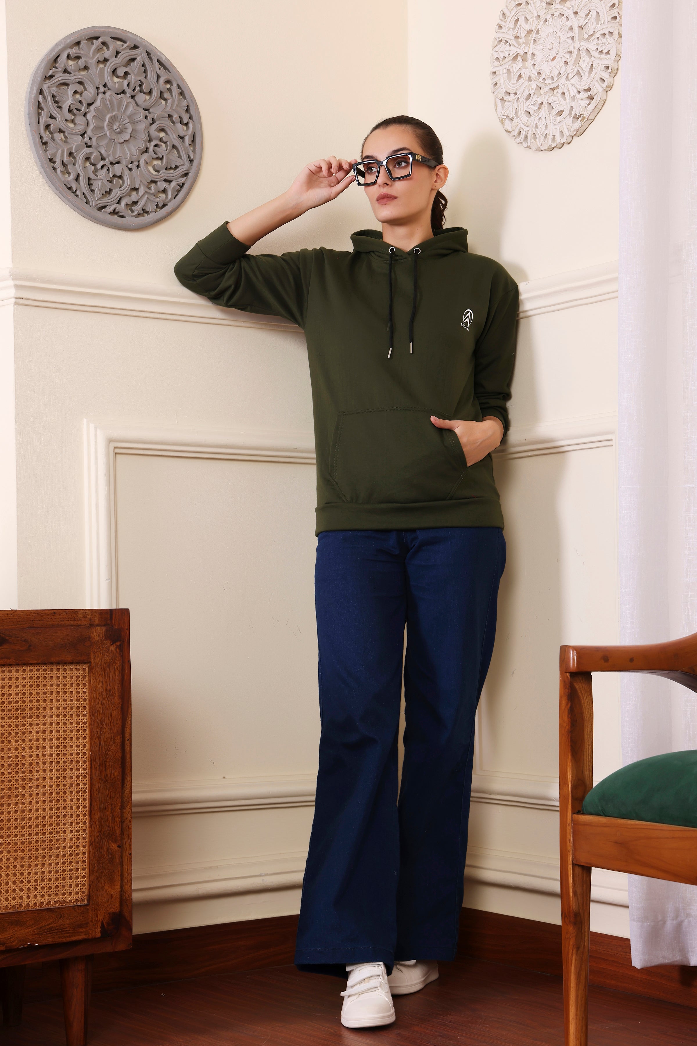 Women's Sweatshirts Cotton Regular Fit Hooded Neck with Hoodies, Womens Casual Hoodies Fleece Material Long Sleeves Solid Sweatshirt with Pockets, Oversized Hoodies