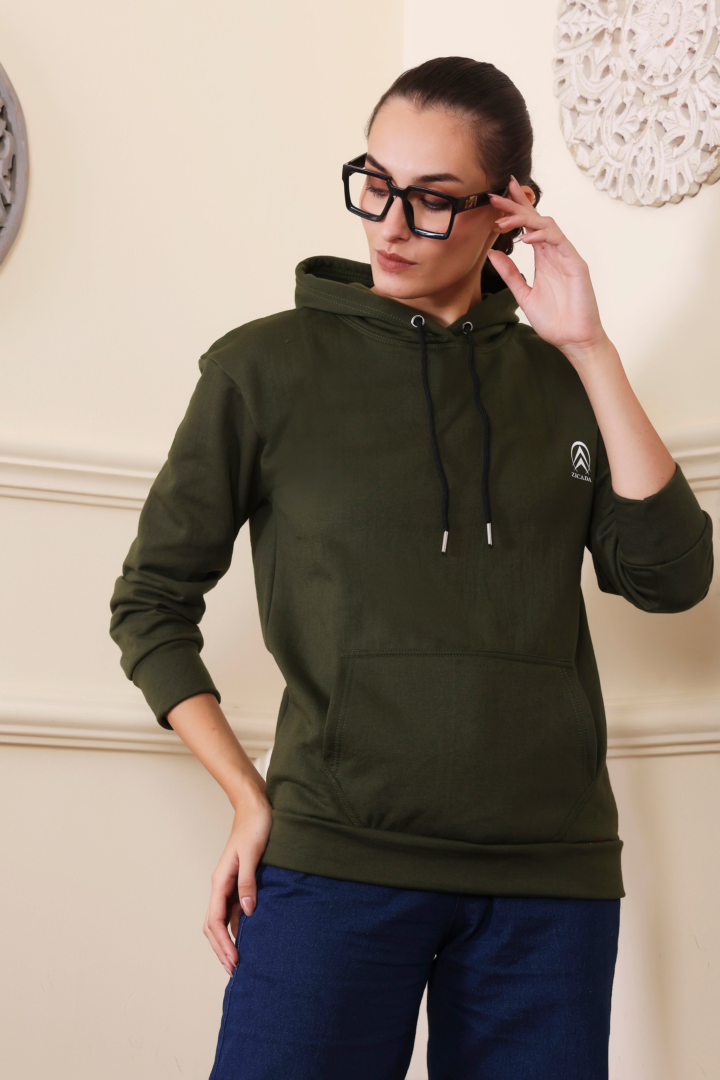 Women's Sweatshirts Cotton Regular Fit Hooded Neck with Hoodies, Womens Casual Hoodies Fleece Material Long Sleeves Solid Sweatshirt with Pockets, Oversized Hoodies